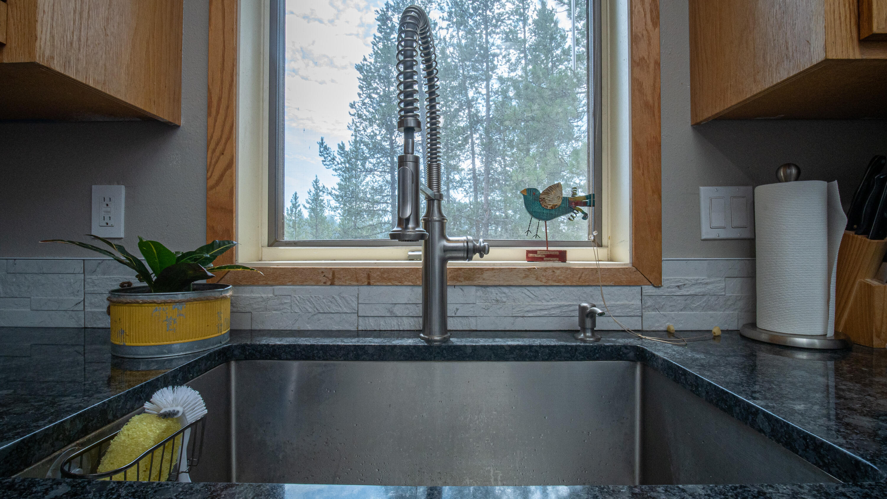 17907 Rhododendron Lane, Unit 11 Sunriver, OR 97707 - Photo 8 of 44 Undermounted sink