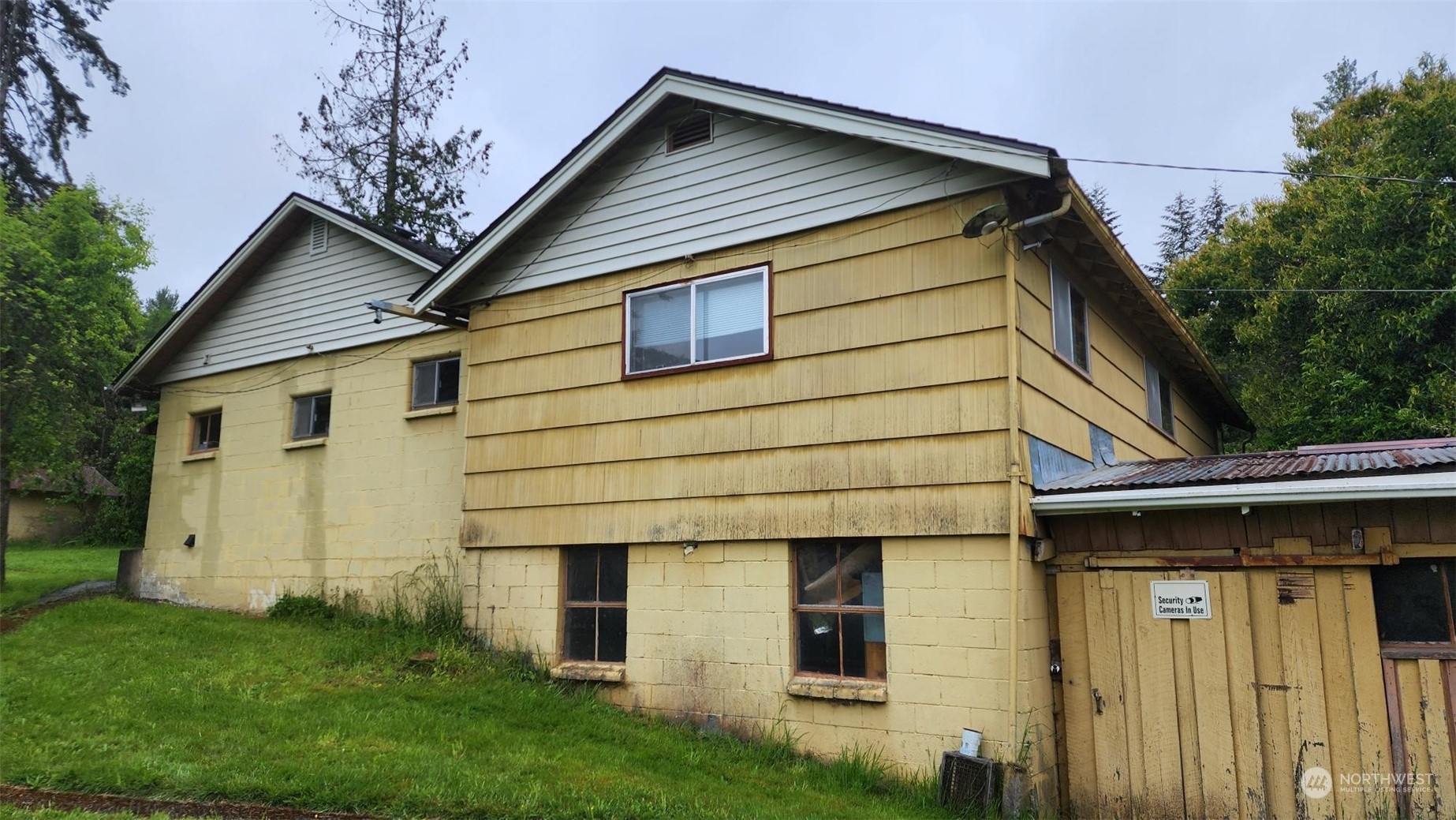 229 Rogers Road Chehalis, WA 98532 - Photo 15 of 21 a front view of a house with garden