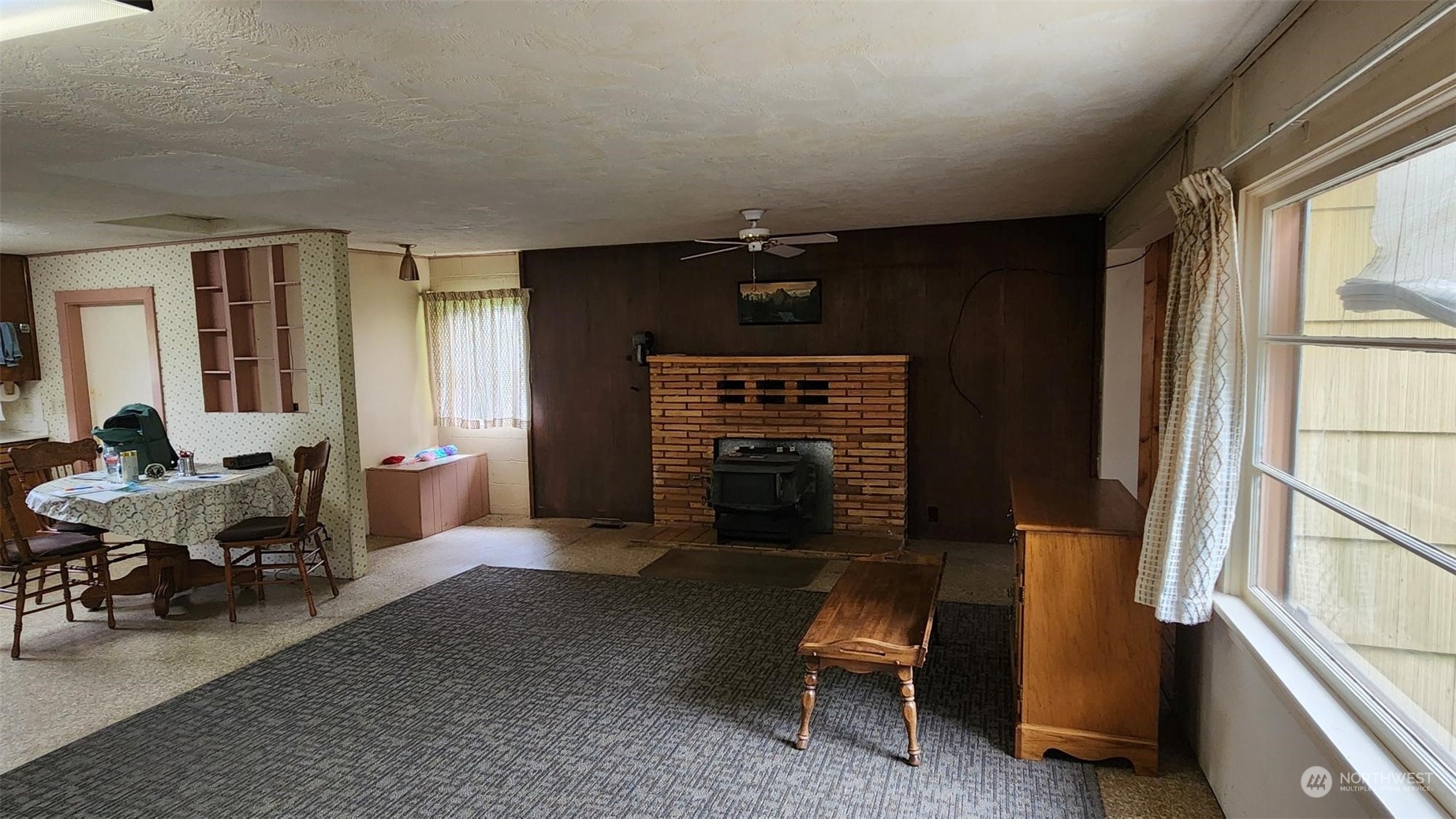 229 Rogers Road Chehalis, WA 98532 - Photo 17 of 21 a view of a livingroom with furniture and a window