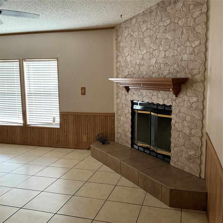 116 Traders Cove Boulevard DeBary, FL 32713 - Photo 21 of 60 a living room with a fireplace