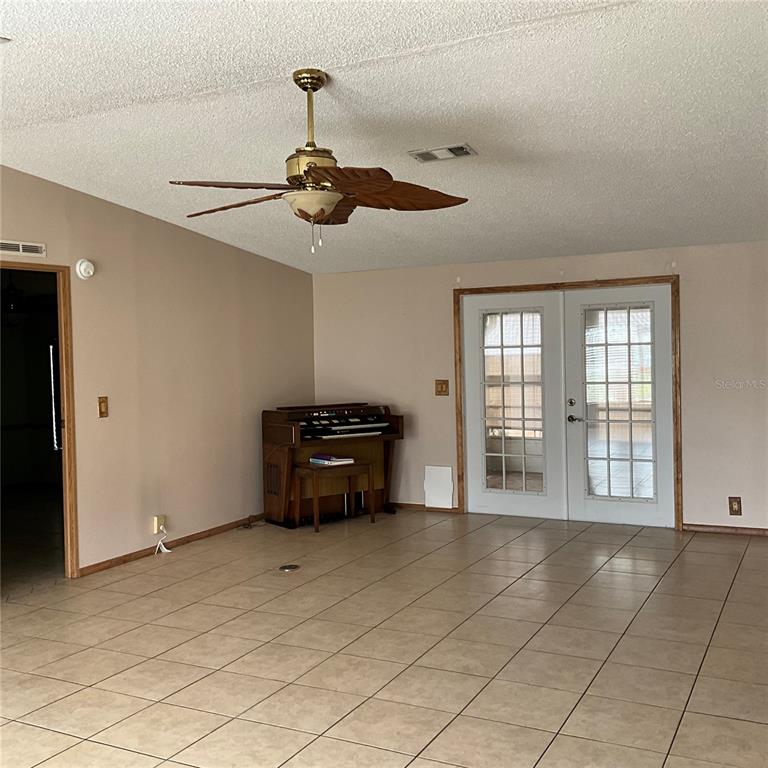 116 Traders Cove Boulevard DeBary, FL 32713 - Photo 27 of 60 a view of a livingroom with furniture