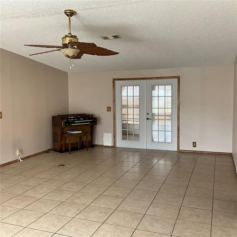 116 Traders Cove Boulevard DeBary, FL 32713 - Photo 36 of 60 a view of an empty room with a window