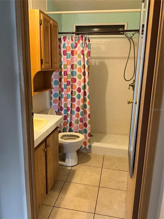 116 Traders Cove Boulevard DeBary, FL 32713 - Photo 40 of 60 a bathroom with a toilet and shower