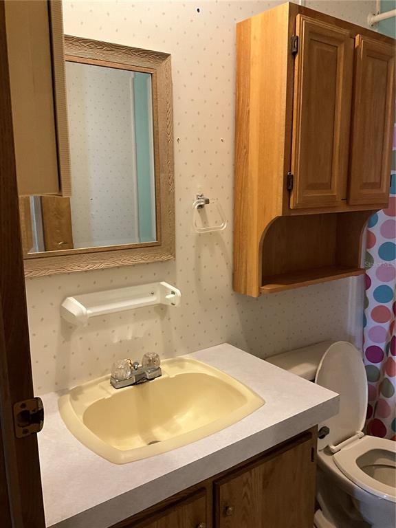 116 Traders Cove Boulevard DeBary, FL 32713 - Photo 41 of 60 a bathroom with a sink and a mirror