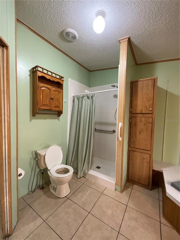 116 Traders Cove Boulevard DeBary, FL 32713 - Photo 49 of 60 a bathroom with a toilet and a shower