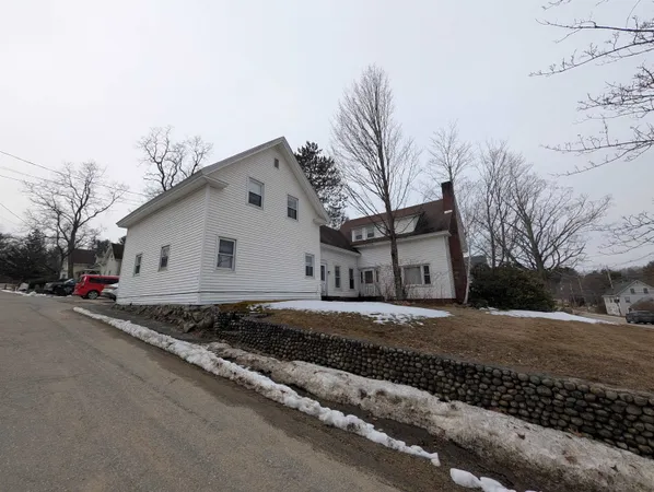 $1,495 | 73 A Highland Street, Plymouth, NH 03264