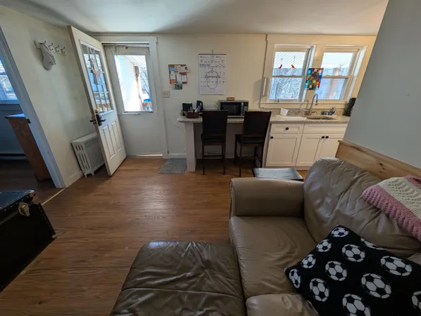 $1,495 | 73 A Highland Street, Plymouth, NH 03264