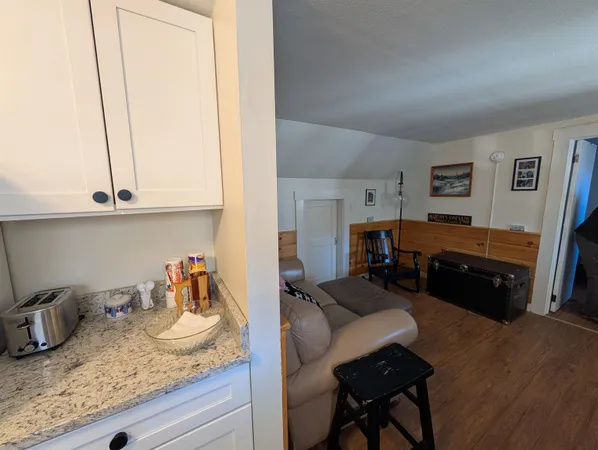 $1,495 | 73 A Highland Street, Plymouth, NH 03264