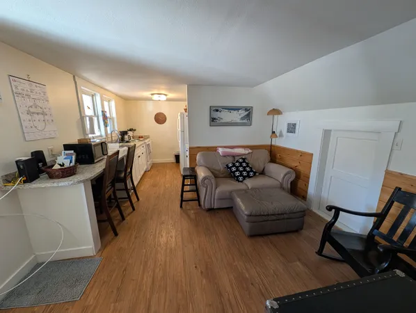 $1,495 | 73 A Highland Street, Plymouth, NH 03264