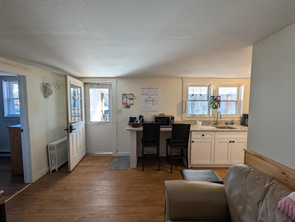 $1,495 | 73 A Highland Street, Plymouth, NH 03264