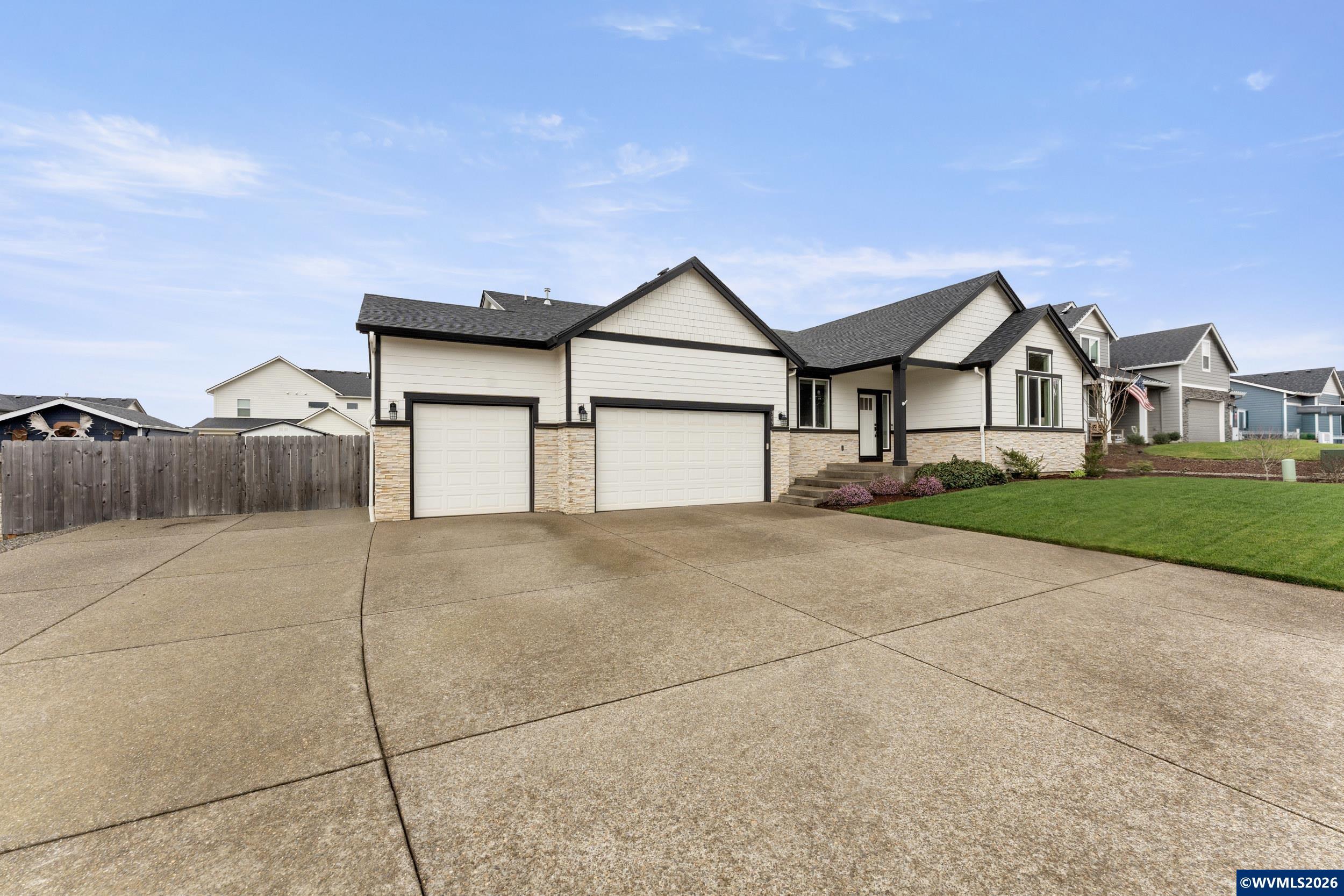 309 Northeast Berry Street Sublimity, OR 97385 - Photo 2 of 49