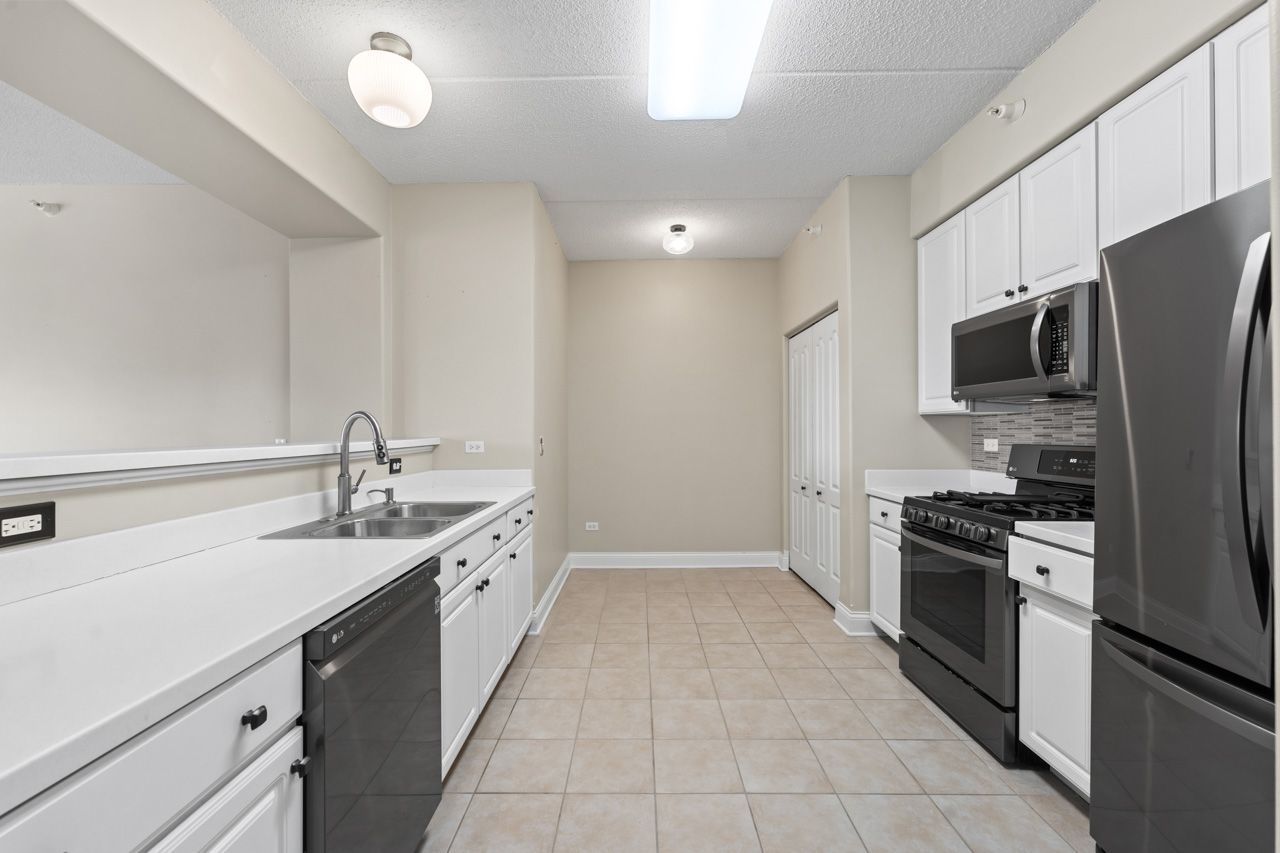 1 Itasca Place, Unit 111 Addison, IL 60143 - Photo 4 of 26