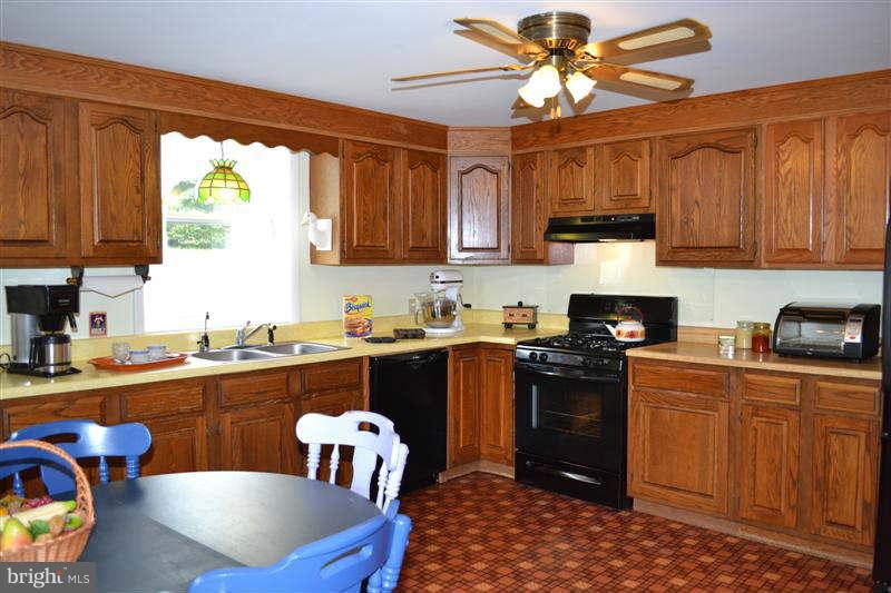 15020 Hicksville Road Clear Spring, MD 21722 - Photo 7 of 30 LARGE EAT IN KITCHEN
