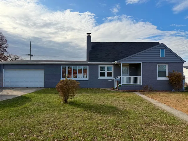 a view of a yard in front of a house
