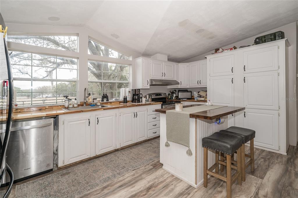 8540 Boyt Road Zephyrhills, FL 33540 - Photo 8 of 76