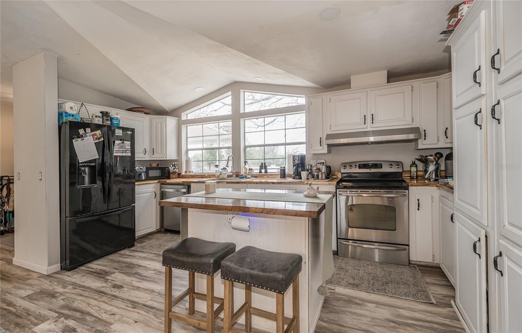 8540 Boyt Road Zephyrhills, FL 33540 - Photo 9 of 76