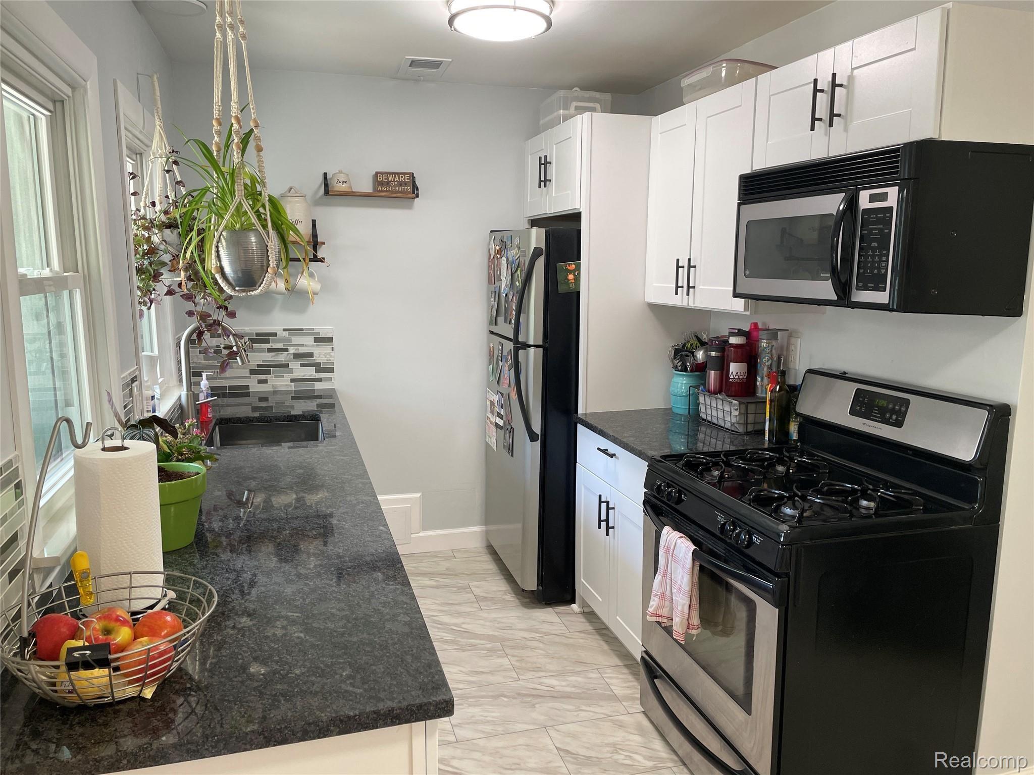 2596 Walnut Road Auburn Hills, MI 48326 - Photo 8 of 28 IMG_6523.JPG