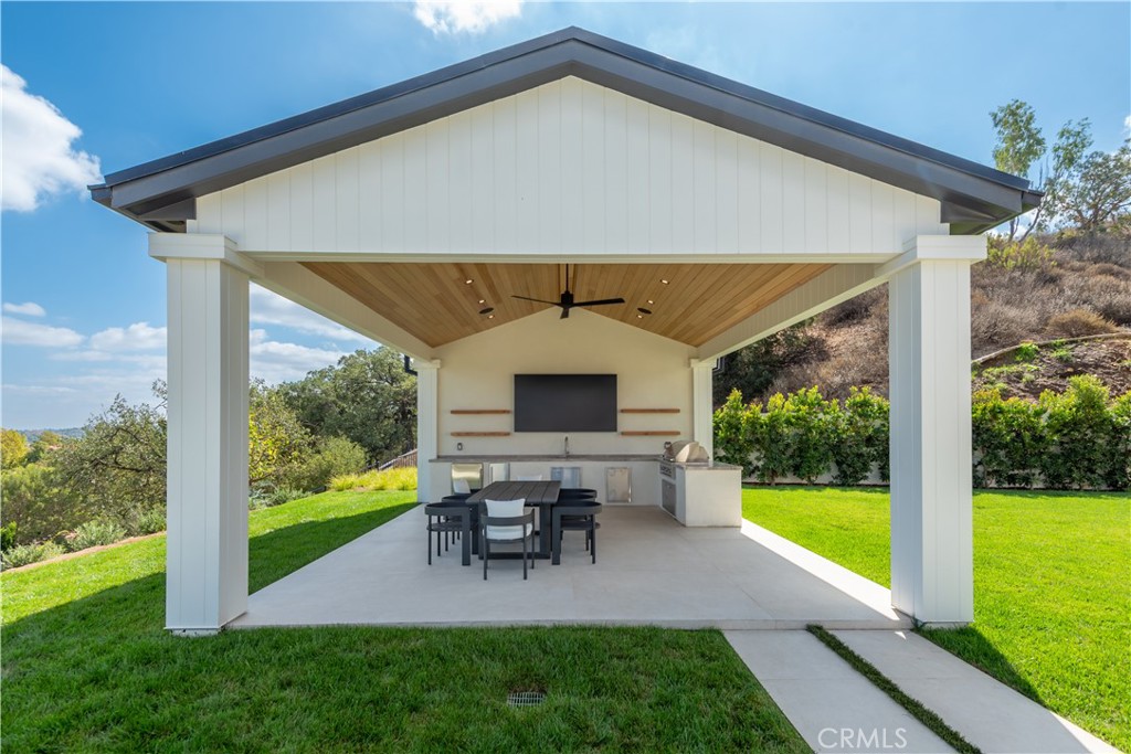 5340 Whitman Road Hidden Hills, CA 91302 - Photo 44 of 57 a patio with table and chairs garden