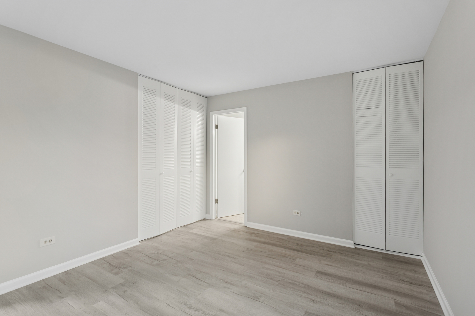 6185 Pinewood Court, Unit 202 Willowbrook, IL 60527 - Photo 7 of 20 a view of an empty room