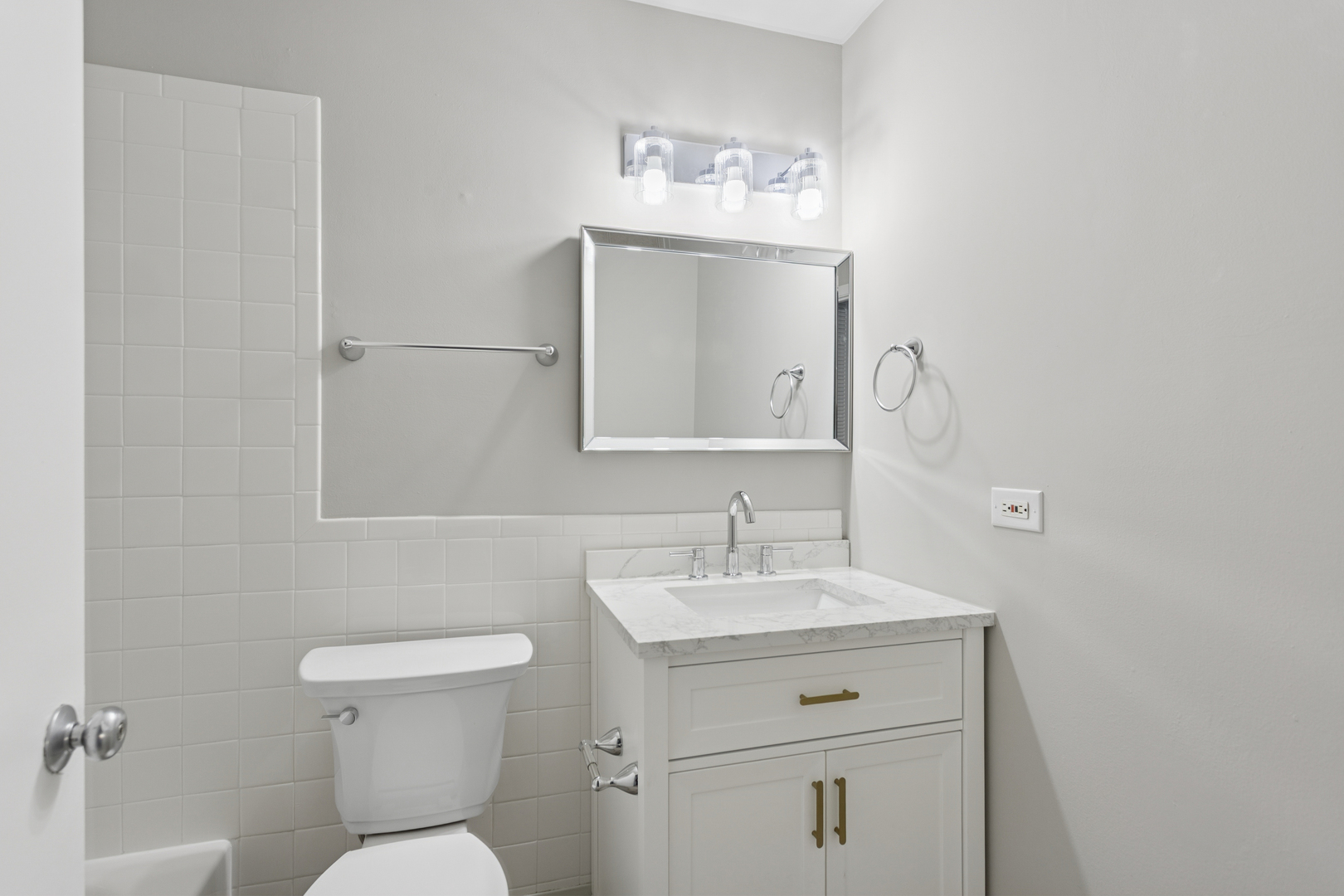 6185 Pinewood Court, Unit 202 Willowbrook, IL 60527 - Photo 8 of 20 a bathroom with a toilet sink and mirror