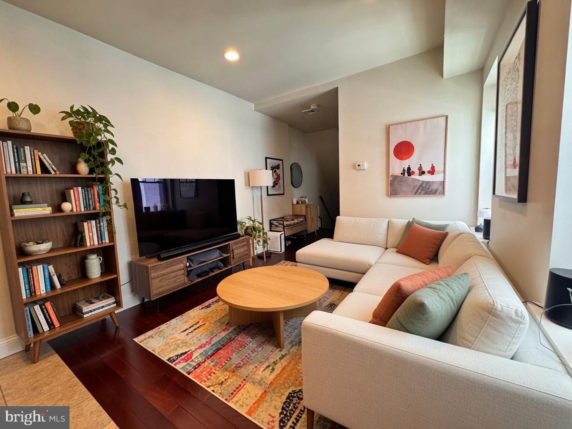 929 South 13th Street, Unit 2 Philadelphia, PA 19147 - Photo 6 of 11