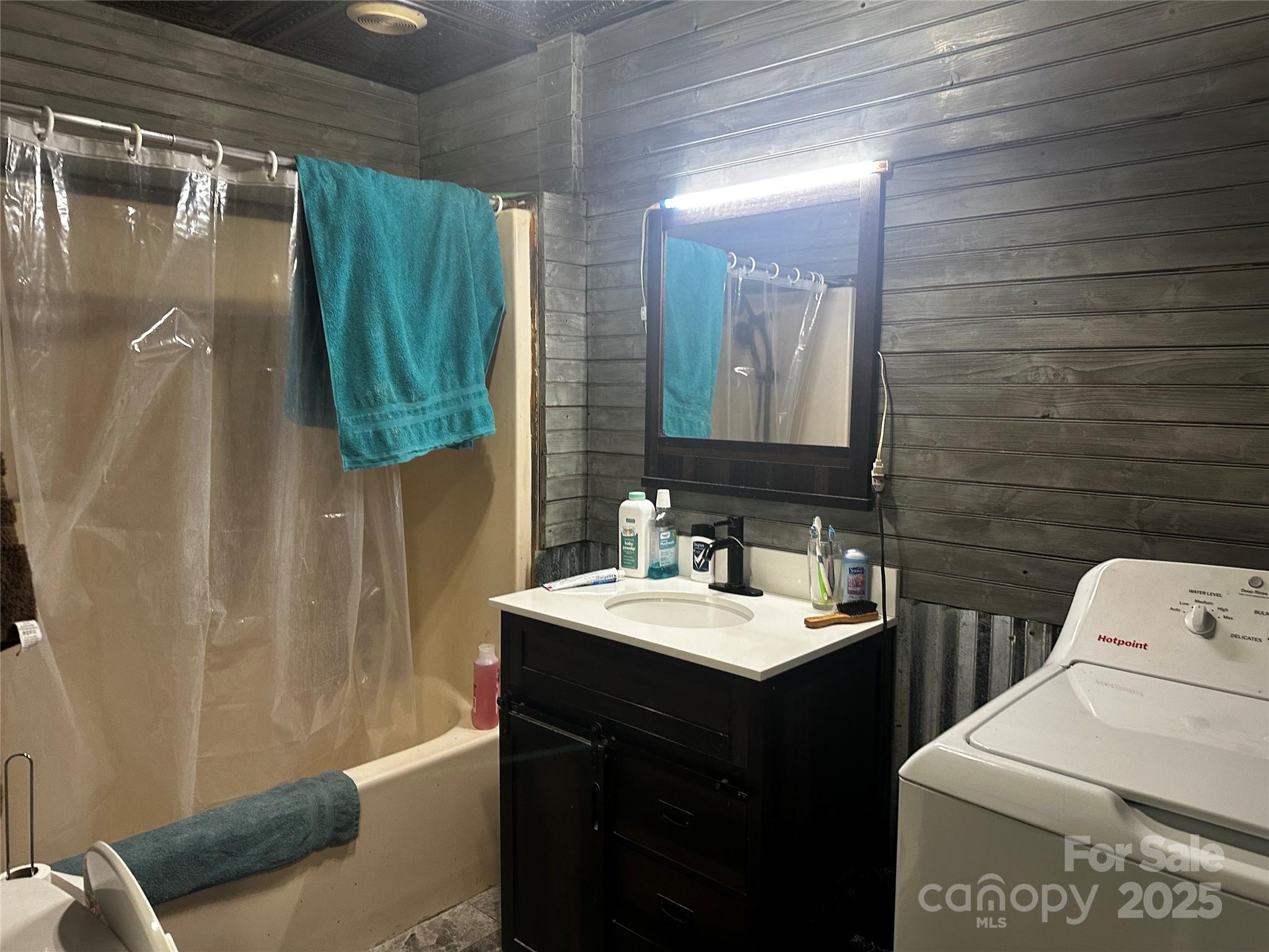 321 Raccoon Branch Rd Green Mountain Green Mountain, NC 28740 - Photo 13 of 18