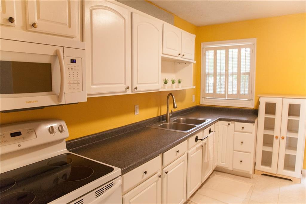 1916 Ruth Drive Indianapolis, IN 46240 - Photo 4 of 14 Gallery Image 4