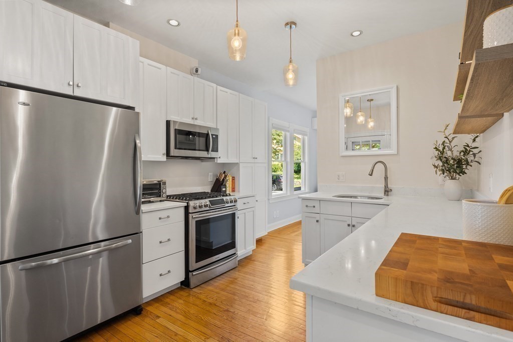 25 Staples Street Melrose, MA 02176 - Photo 7 of 40