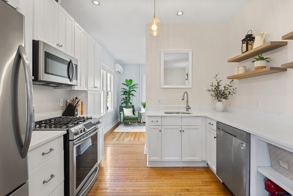 25 Staples Street Melrose, MA 02176 - Photo 8 of 40