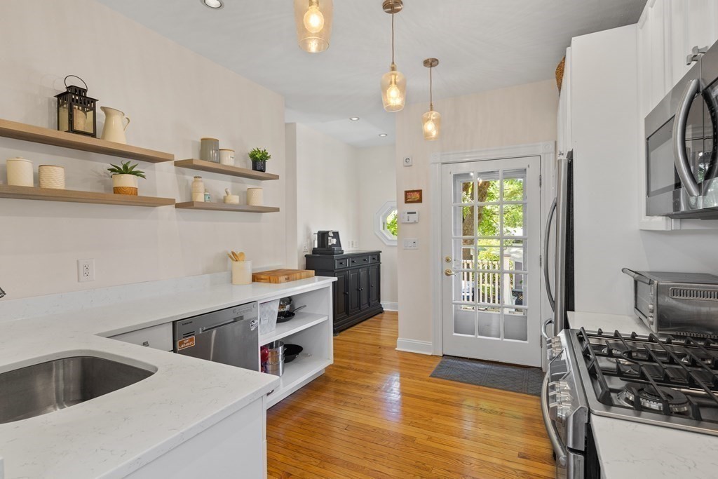 25 Staples Street Melrose, MA 02176 - Photo 9 of 40