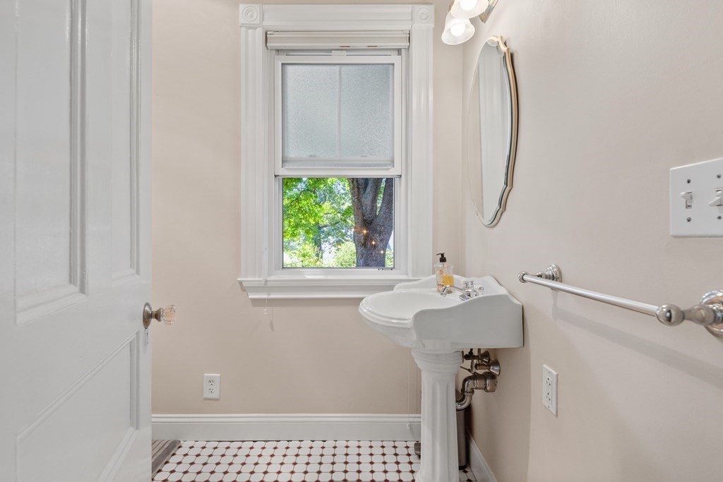 25 Staples Street Melrose, MA 02176 - Photo 10 of 40