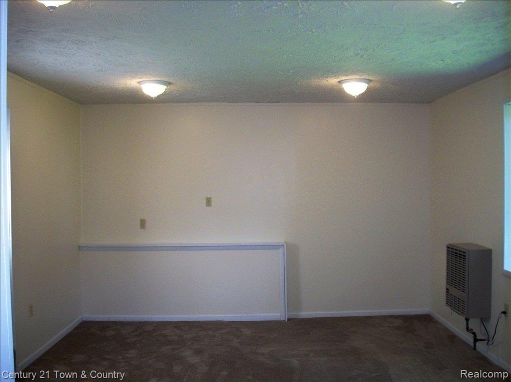 25246 Farmbrook Road Southfield, MI 48034 - Photo 9 of 19 Family Room