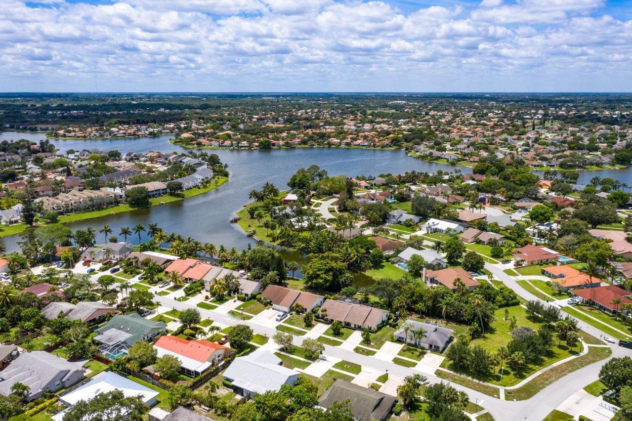 1369 Riverside Circle Wellington, FL 33414 - Photo 35 of 47 036-1369RiversideCircle-Wellington-FL-33