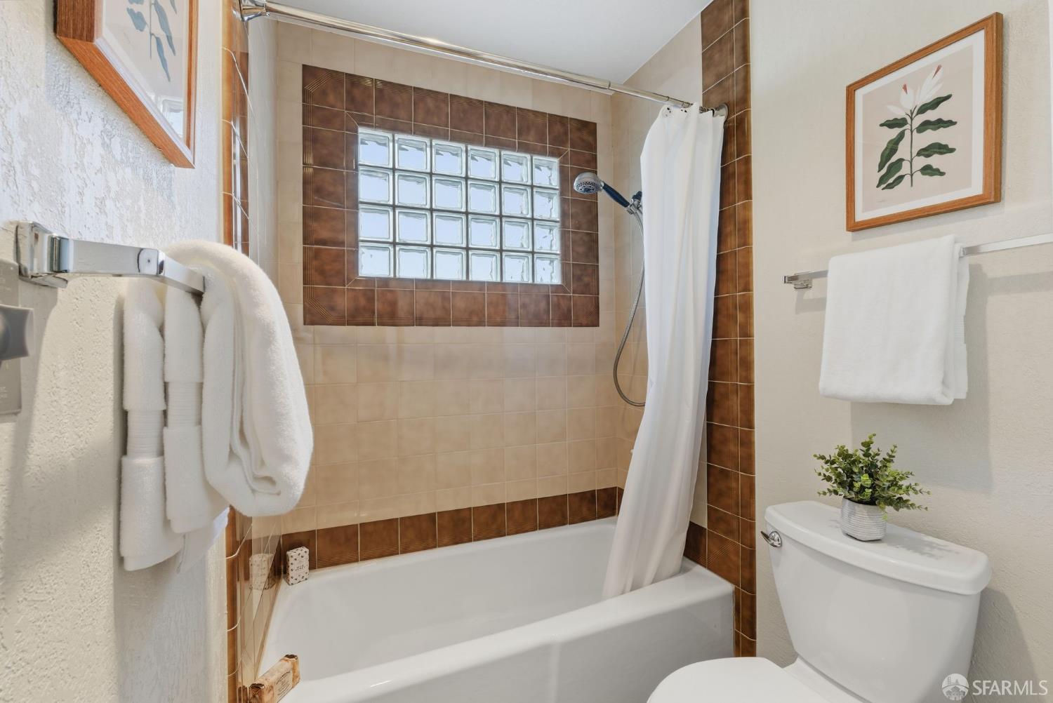 969 Springfield Drive Millbrae, CA 94030 - Photo 32 of 48 a bathroom with a tub and window