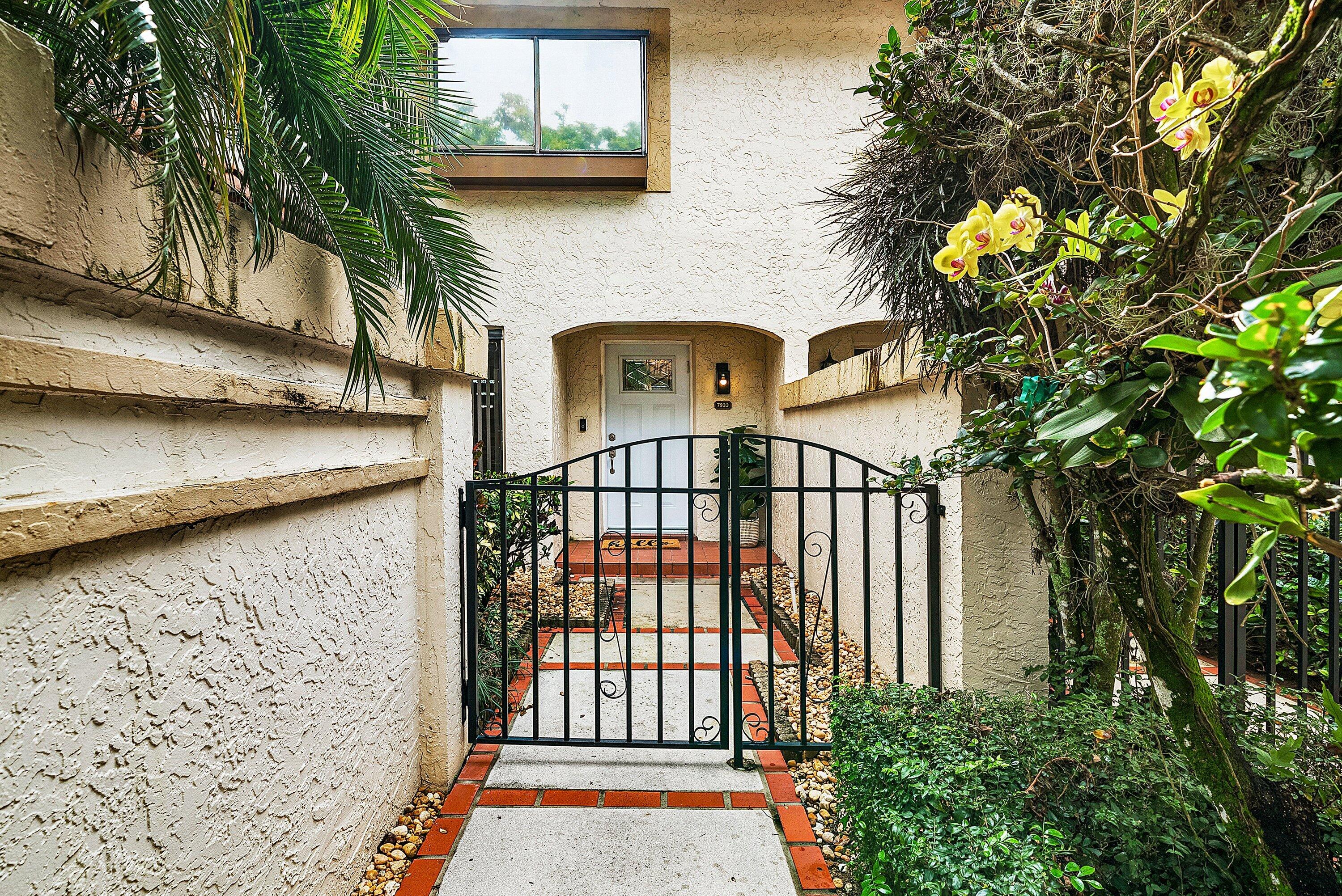 7933 La Mirada Drive Boca Raton, FL 33433 - Photo 4 of 33 003-7933LaMiradaDrive-BocaRaton-FL-33433