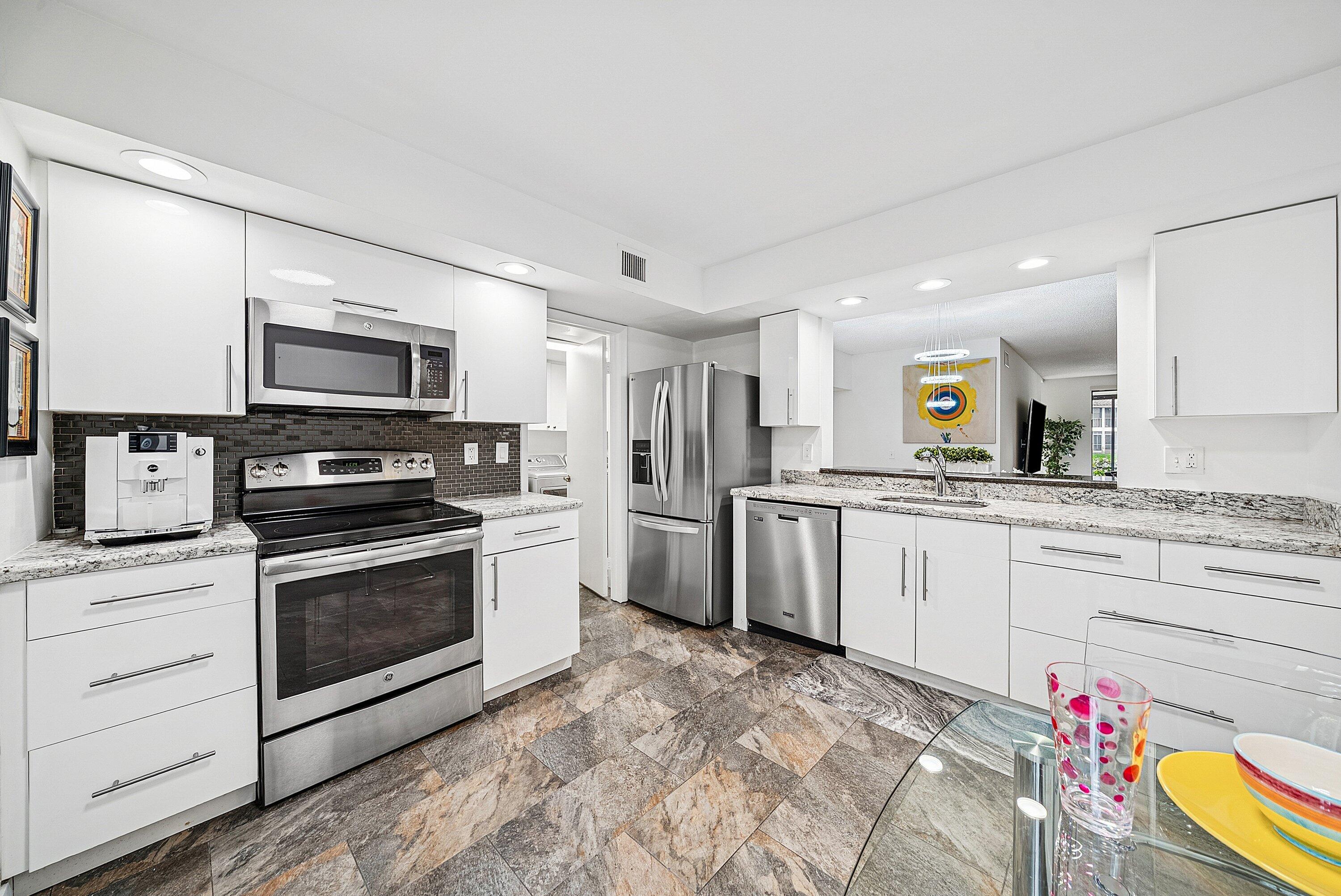 7933 La Mirada Drive Boca Raton, FL 33433 - Photo 10 of 33 007-7933LaMiradaDrive-BocaRaton-FL-33433