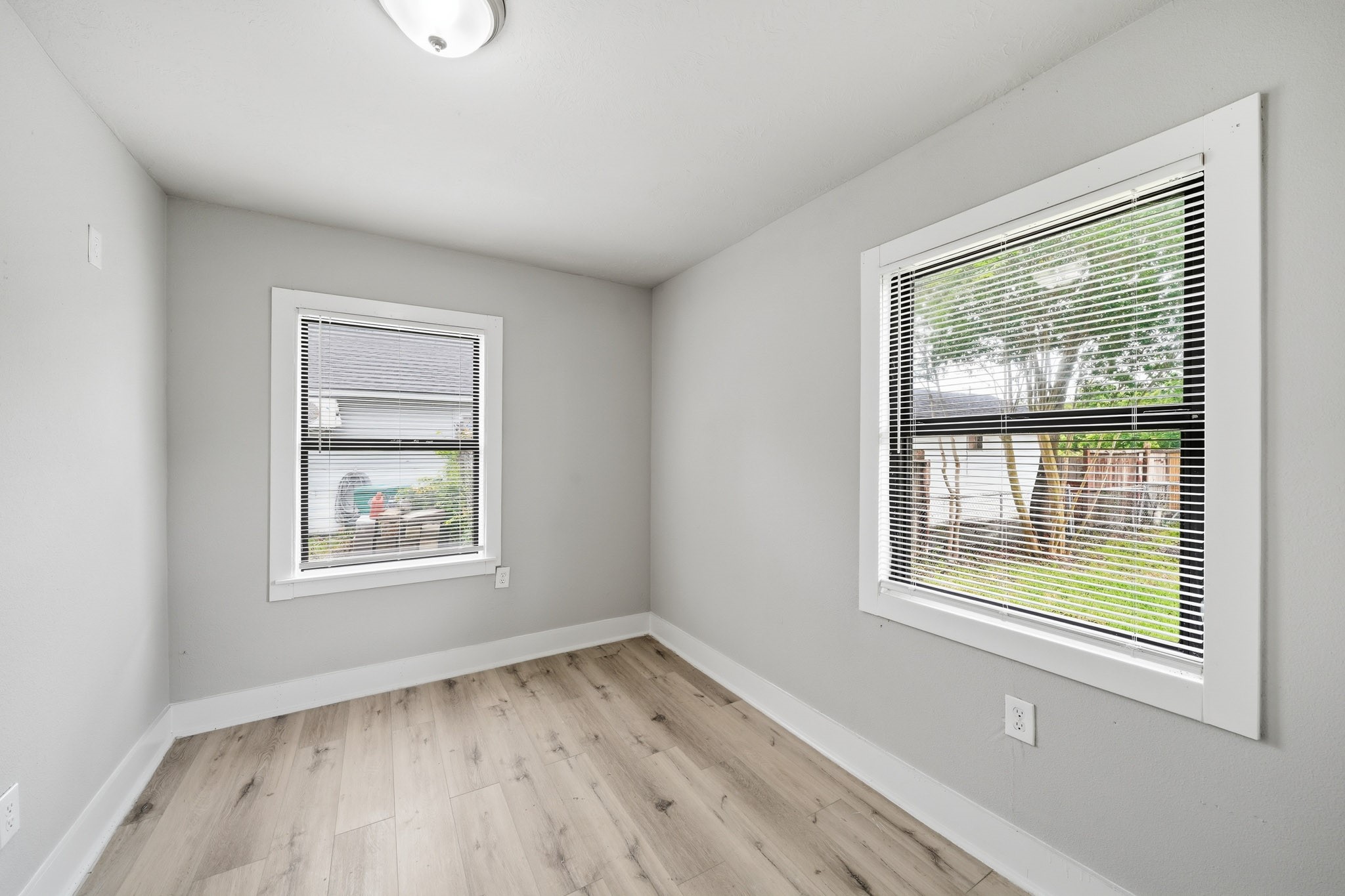 1718 Miami Road Pasadena, TX 77502 - Photo 8 of 11 an empty room with a window