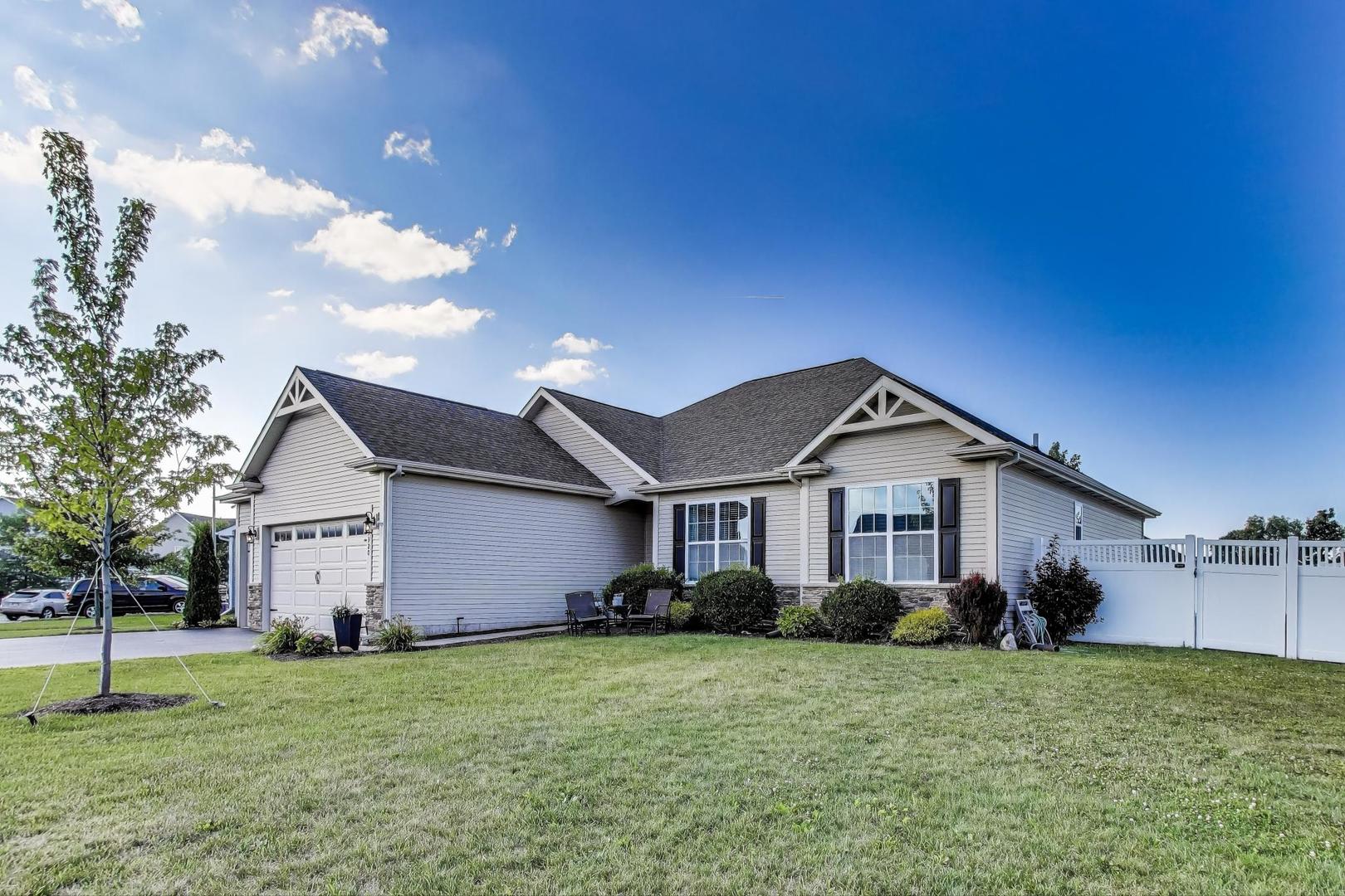 2320 Coventry Circle South Sycamore, IL 60178 - Photo 2 of 41