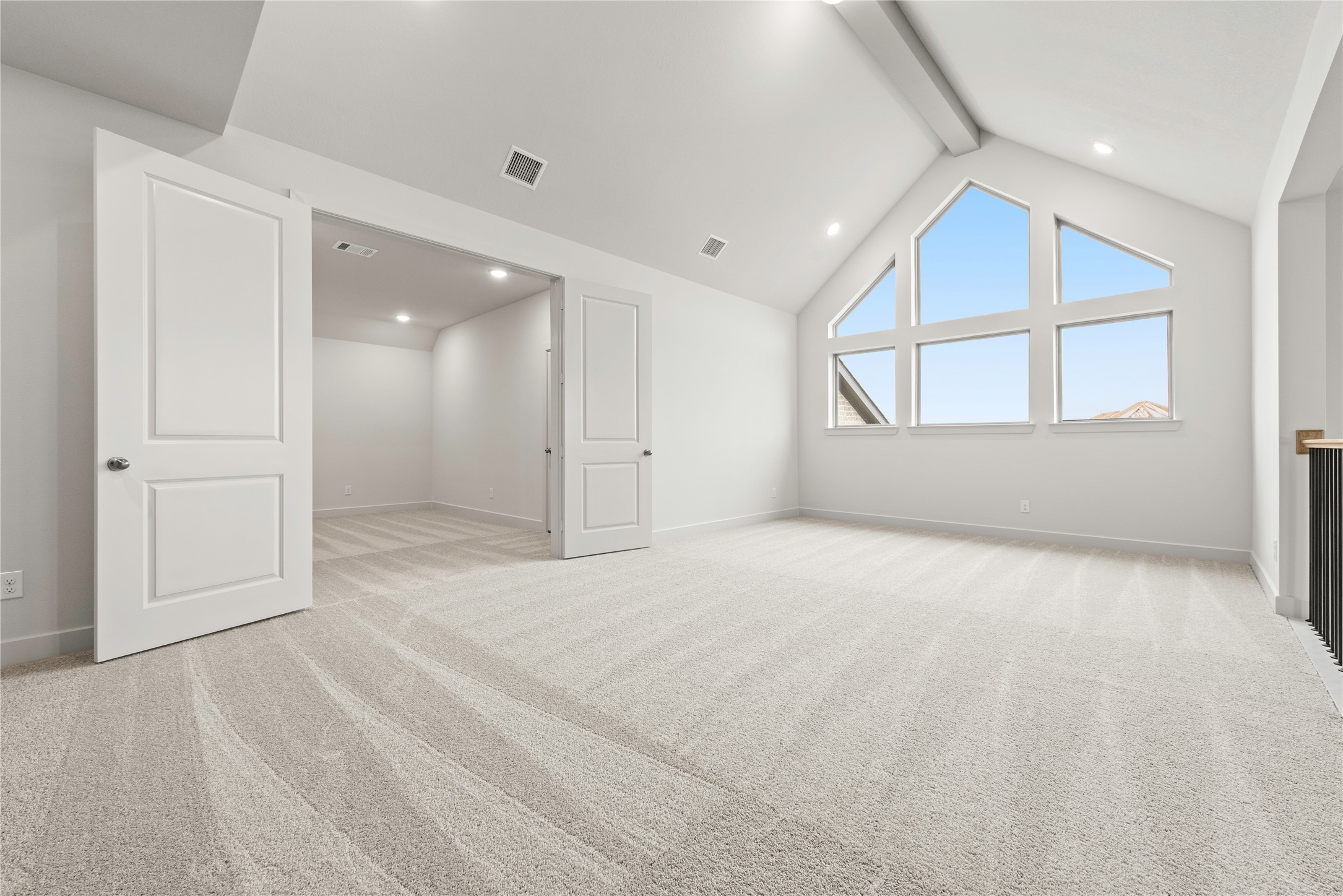 109 Meadow Beauty Lane Georgetown, TX 78633 - Photo 15 of 24 en empty room with windows and closet