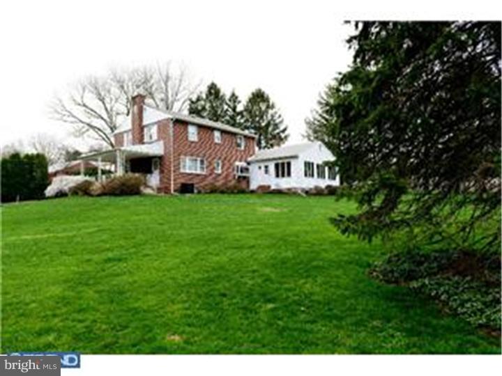 607 Sackettsford Road Ivyland, PA 18974 - Photo 3 of 25 Exterior Back