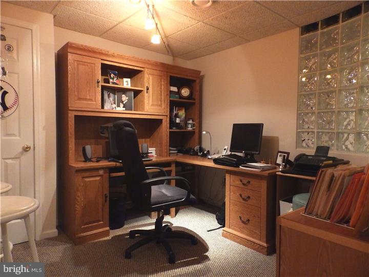 47 Perilli Drive Hamilton, NJ 08610 - Photo 18 of 22 Office / Study