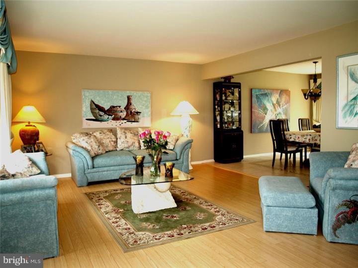47 Perilli Drive Hamilton, NJ 08610 - Photo 3 of 22 Living Room