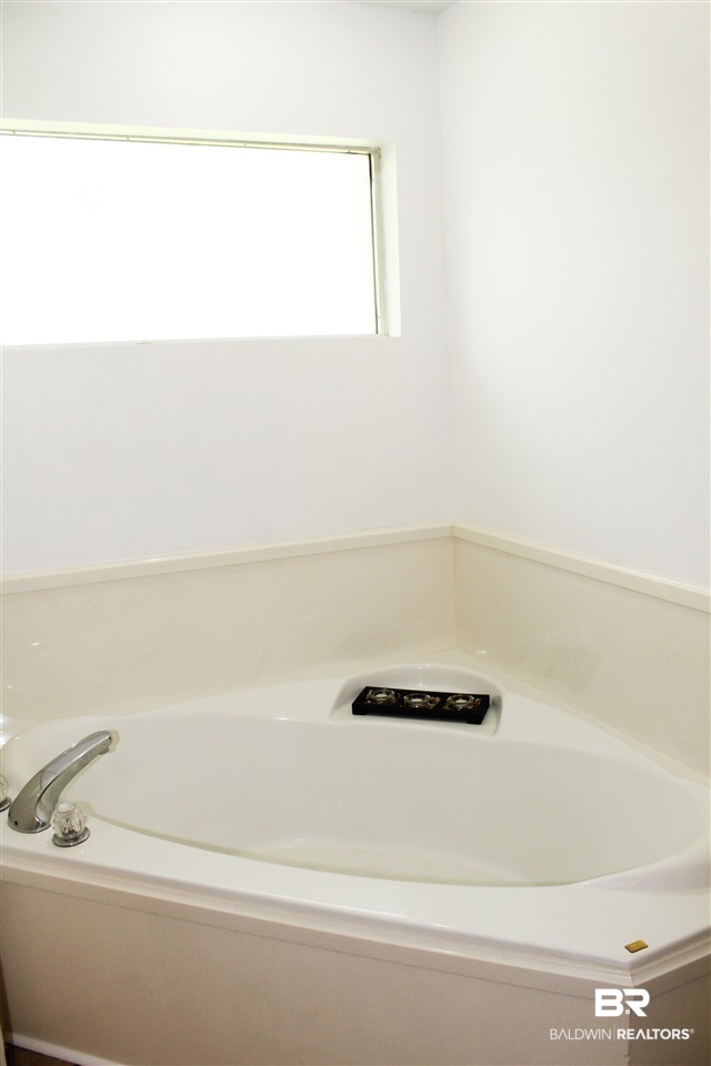 8522 Southern Oak Court Mobile, AL 36695 - Photo 11 of 21 Soak the stress of the day away in the garden tub