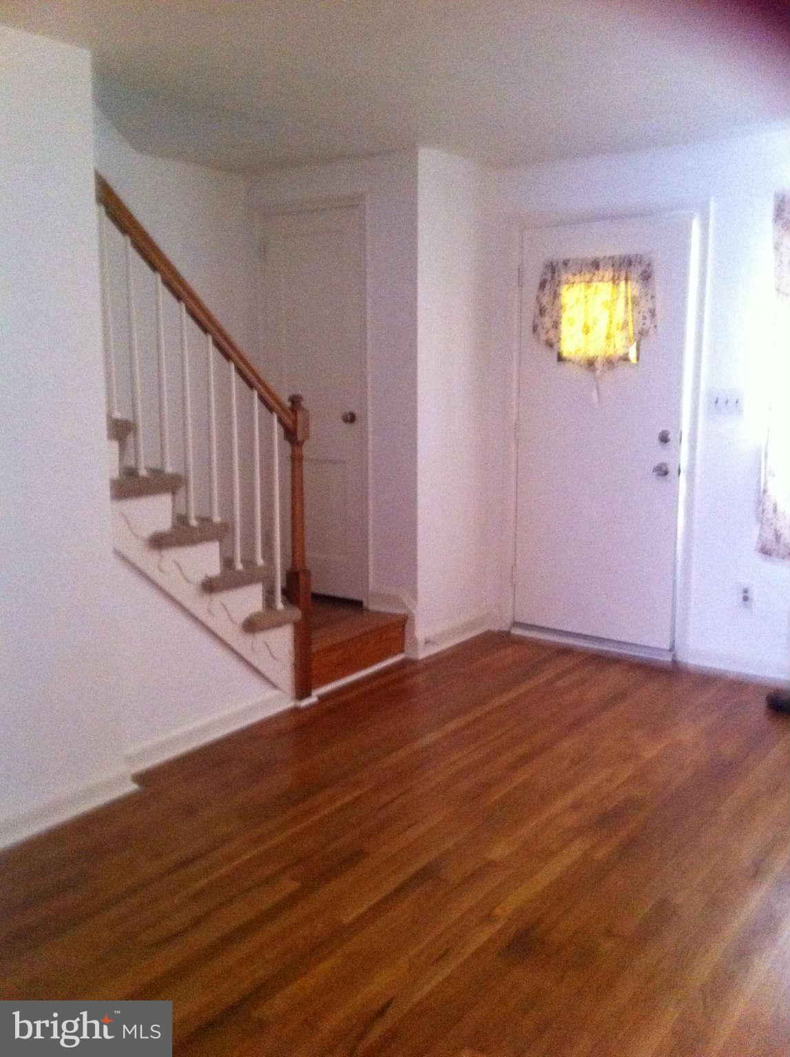 7717 Wynbrook Road Baltimore, MD 21224 - Photo 3 of 16 Living Room