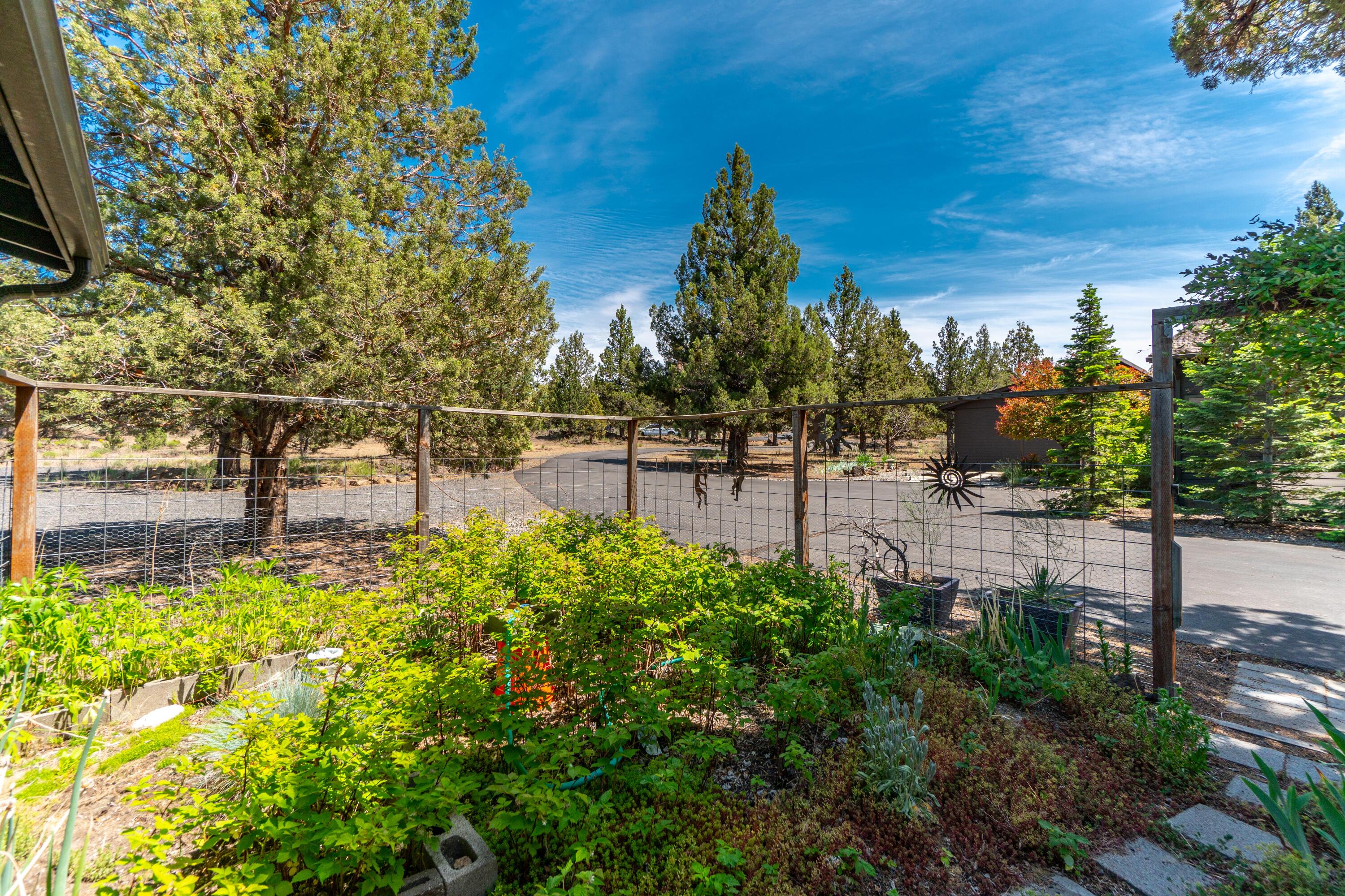 64275 Crosswinds Road Bend, OR 97703 - Photo 65 of 72 RileyVisuals-23