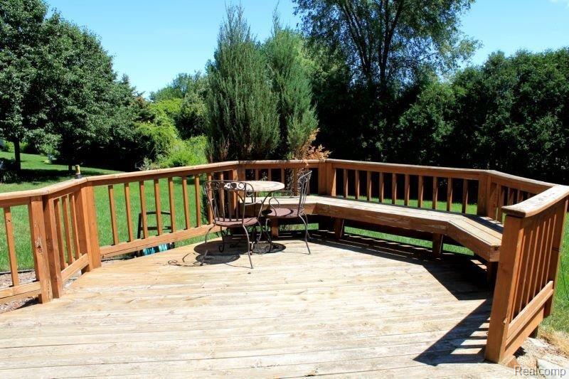 24316 Jamestowne Road Novi, MI 48375 - Photo 14 of 16 Deck 2