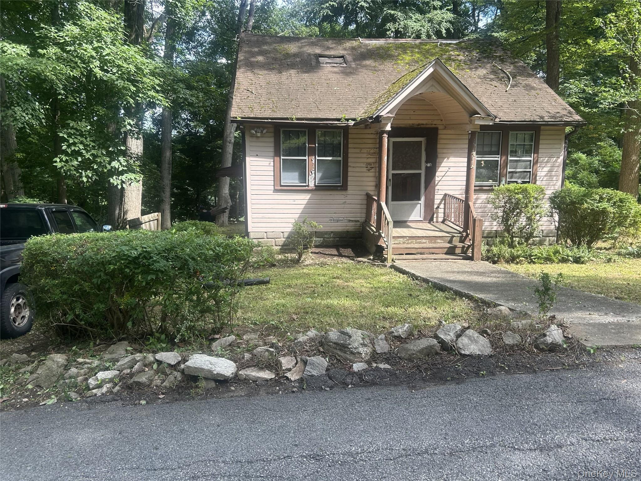 214 Walnut Road Lake Peekskill, NY 10537 - Photo 2 of 11