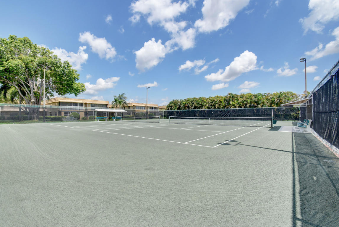76 Flanders B Delray Beach, FL 33484 - Photo 33 of 35 a view of a basket ball ground