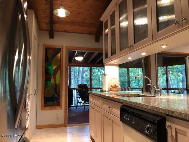 100 Surrey Drive Hawley, PA 18428 - Photo 10 of 31