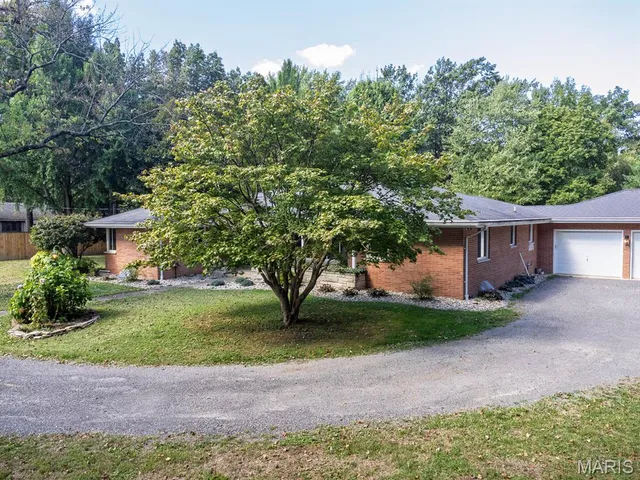 $458,000 | 4303 Highway 160, Highland, IL 62249